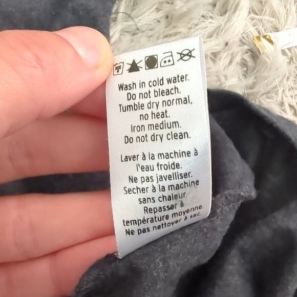 NBA Toronto Raptors embroidered long sleeve tee shirt - Picture 7 of 7